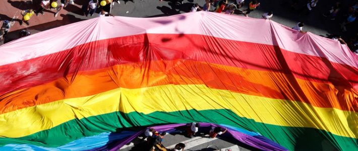 Parada LGBT em SP celebra diversidade e marca 50 anos da Revolta de Stonewall