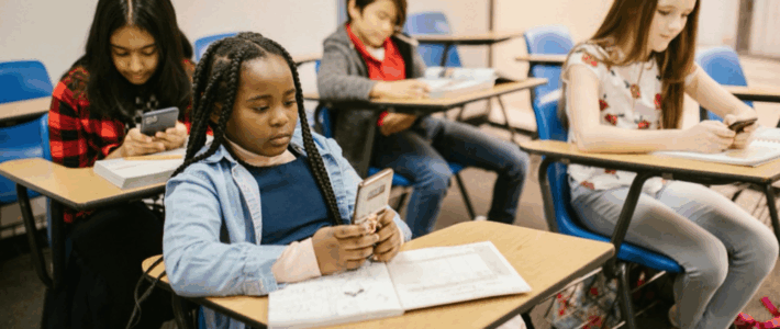 EducaMídia lança cartilhas gratuitas para orientar famílias sobre educação midiática voltada a crianças e adolescentes